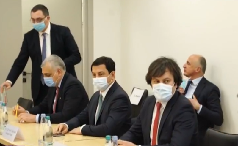 ოპოზიციის და "ოცნების" შეხვედრა 17:00 საათამდე გადაიდო