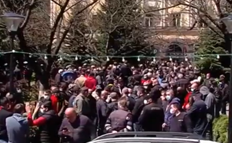 აქცია ჭიათურაში - მაღაროელები ხელფასის 50%-ით გაზრდას მოითხოვენ