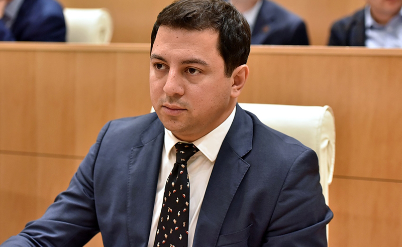 არჩილ თალაკვაძემ პარლამენტის თავმჯდომარის პოსტი დატოვა