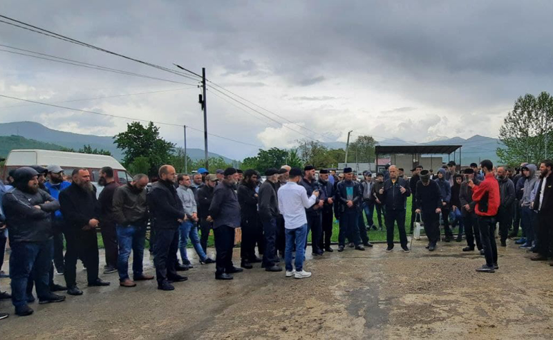 ქისტი ბიზნესმენის რეკეტის საქმე - მოსახლეობა ჯაბრაილ ხანგოშვილს სოლიდარობას უცხადებს