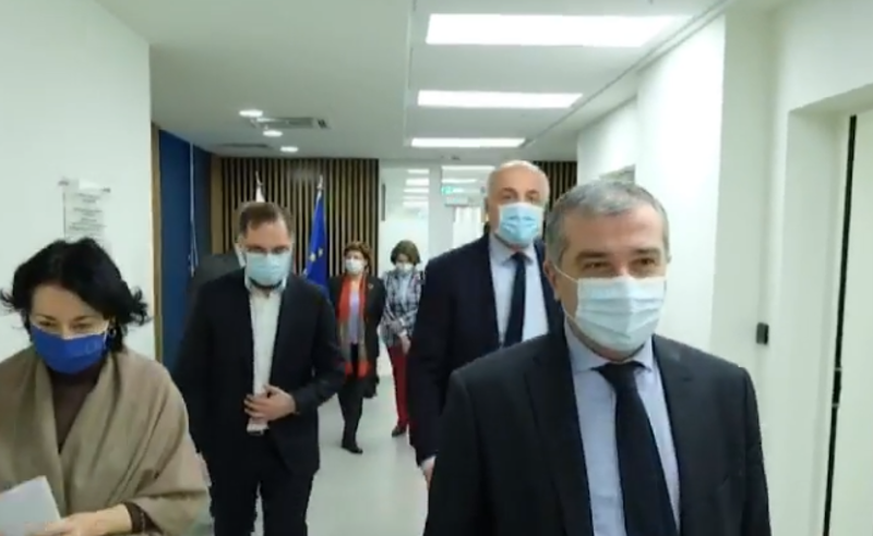 ქვეყანა სანქციების მოლოდინში - ოპოზიცია საგანგებო შეხვედრისთვის ემზადება