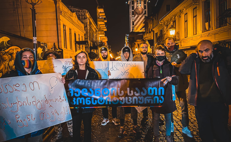 აქცია ბათუმში - მოძრაობა "სირცხვილია" კომენდანტის საათს არღვევს