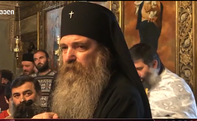 რუსთაველზე, კარვებში საშინელი სუნია, ეტყობა, იქვე ისაქმებენ - მეუფე იაკობი