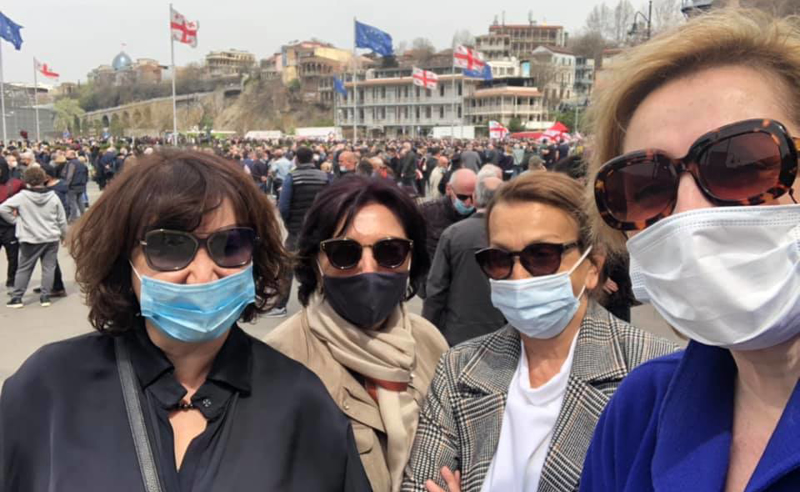 ოლიგარქ ვანო ჩხარტიშვილის ცოლი "უცნობის" აქციაზე