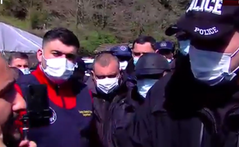 აგრესიას თუ არ შეწყვეტთ, მივიღებთ პროპორციულ ზომებს - სამხარეო პოლიციის უფროსი აქტივისტებს