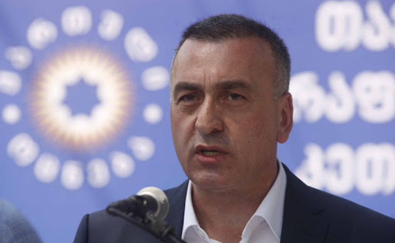 რუსული ბენზინით გამდიდრებული დეპუტატი - ენუქიძის საწვავით  საჯარო უწყებები მარაგდებიან