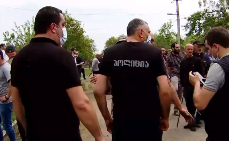 დმანისში ვითარება უკიდურესად დაიძაბა - ისვრიან ქვებს
