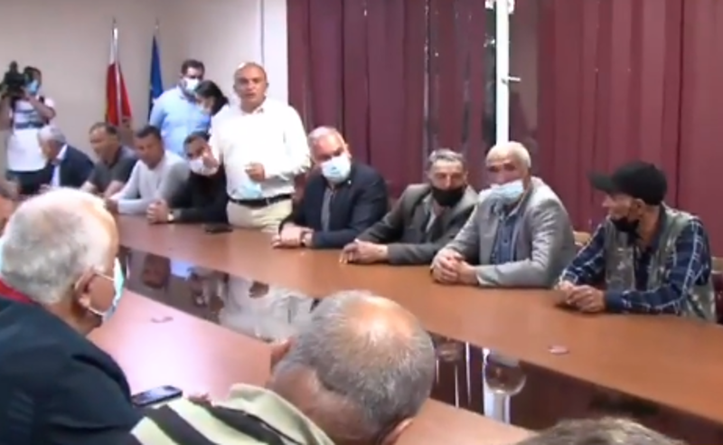 დმანისის მერიაში დაპირისპირებული მხარეების შეხვედრა დაიწყო