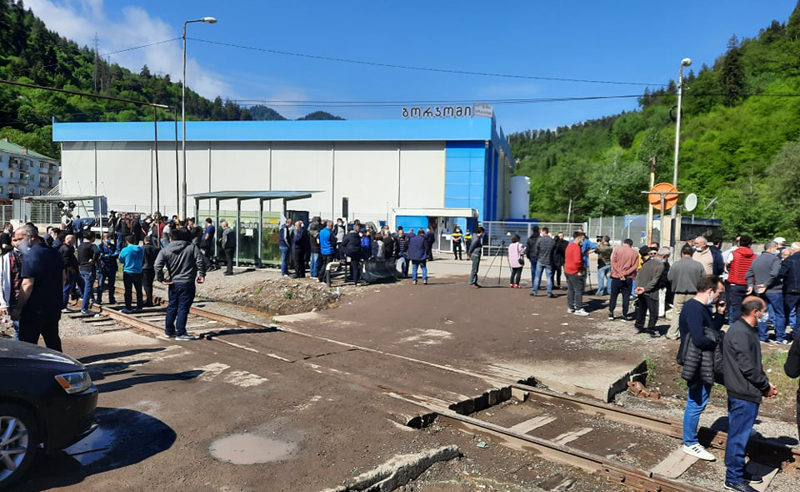 "ბორჯომის" ქარხნის თანამშრომლები გაიფიცნენ