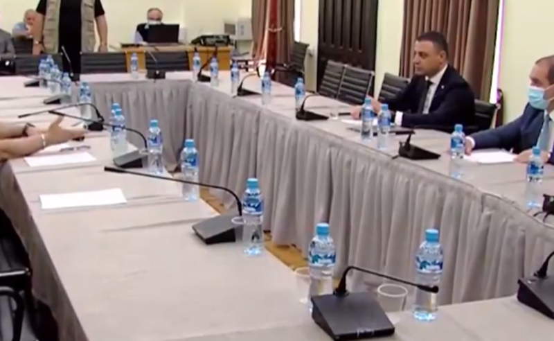 პარლამენტში არჩევნების შემსწავლელი საგამოძიებო კომისიის სხდომა მიმდინარეობს 