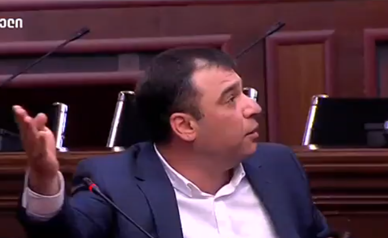 ხმაური და სიტყვიერი დაპირისპირება პარლამენტში