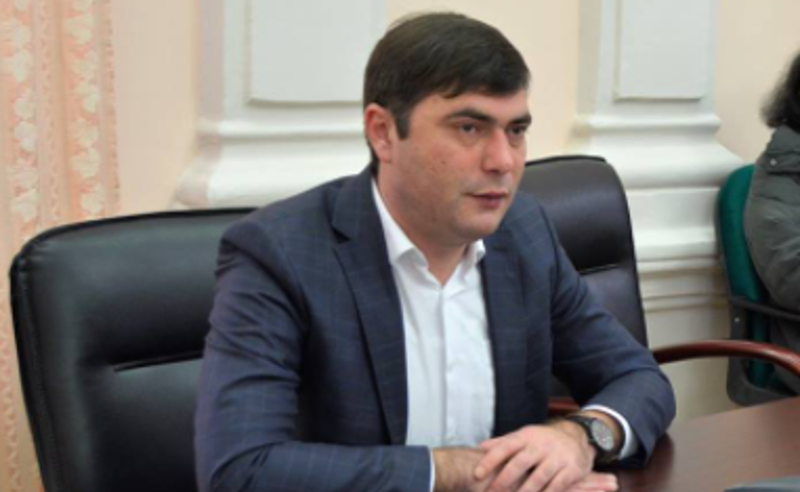 ბათუმის საკრებულოს წევრმა დიმიტრი ჭეიშვილმა „ოცნება“ დატოვა და გახარიას გუნდს შეუერთდა