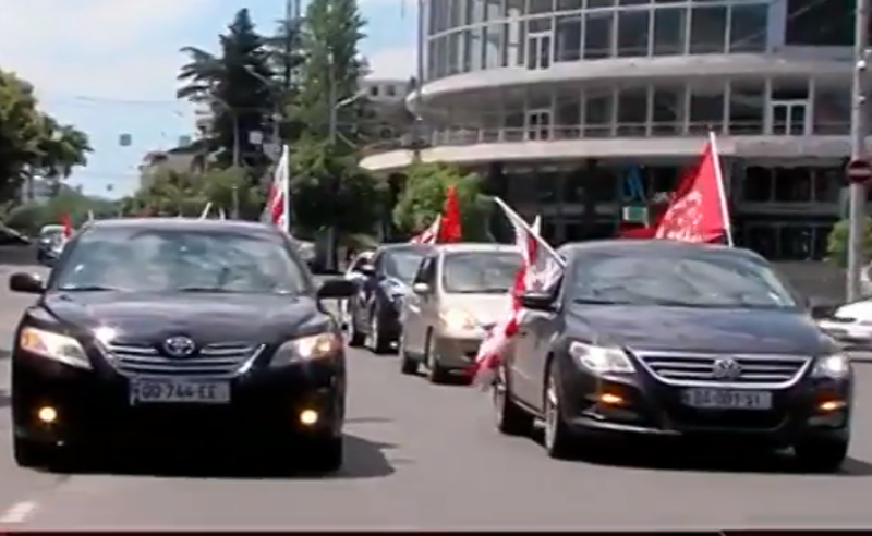 ავტომსვლელობა თბილისში - აქციის მონაწილეები გაძვირებულ პროდუქციას აპროტესტებენ