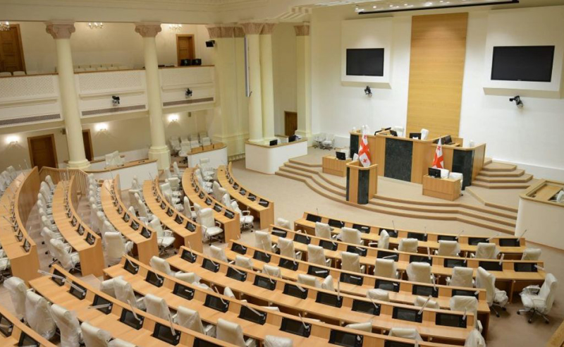 მინისტრები, რომლებიც დეპუტატებს არ ემორჩილებიან - TI-ის ანგარიში