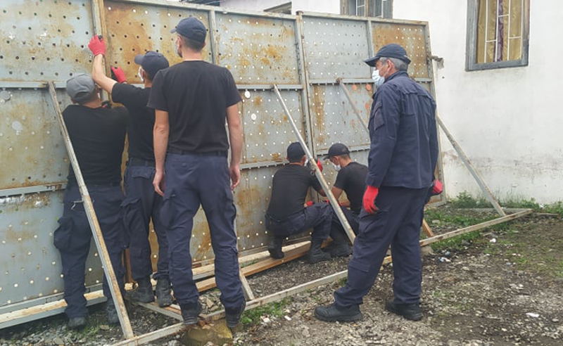 შსს გუმათში რკინის ჯებირების დემონტაჟს იწყებს