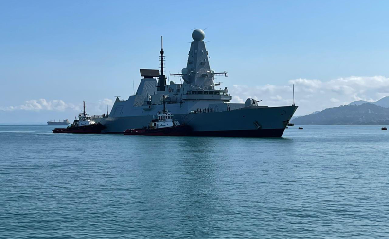 ბრიტანული სამხედრო ხომალდი HMS DEFENDER ბათუმის პორტშია