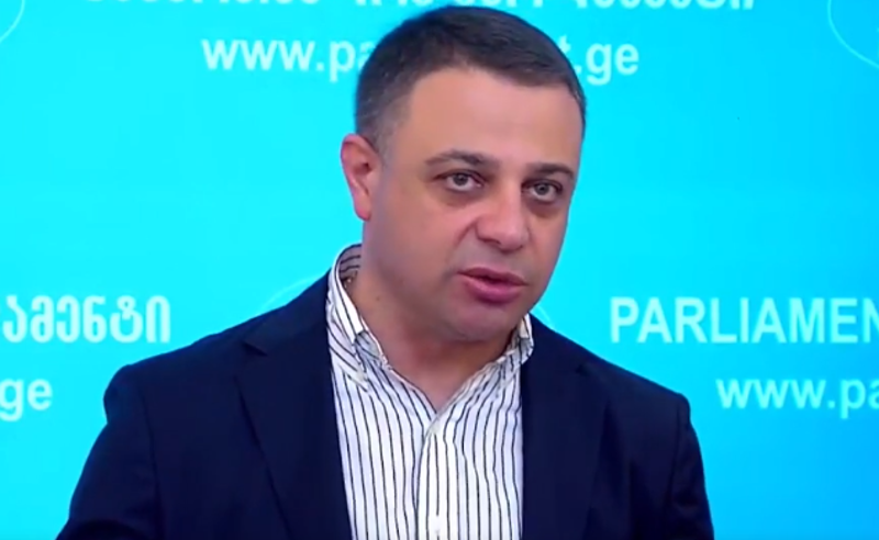 ოპოზიცია არის  გაჯიუტებული, ზარმაცი ბავშვის როლში - ალუდა ღუდუშაური