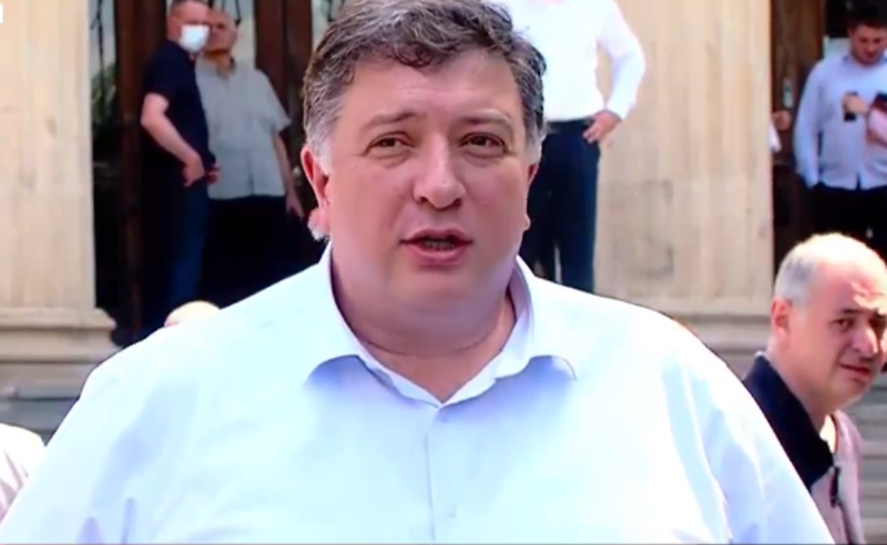 "აბსურდის თეატრი გრძელდება" - საქალაქო სასამართლოში გიგი უგულავას პროცესი იწყება