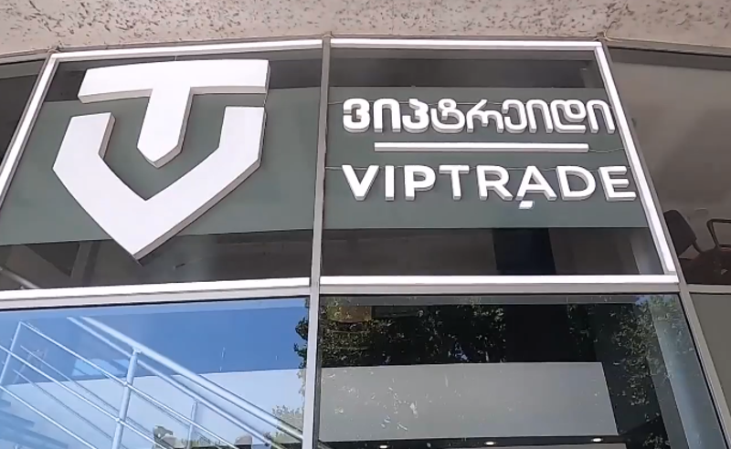 თაღლითური სქემა - გაძარცვული მოქალაქეები "ოცნების" დეპუტატს ადანაშაულებენ