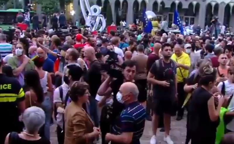რუსთაველის გამზირზე "მდუმარე აქცია" მიმდინარეობს