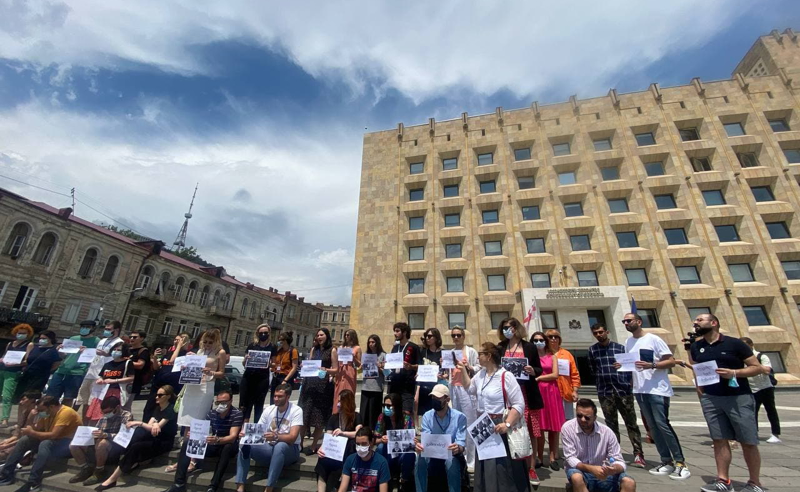 "უსაფრთხო მედიაგარემოსთვის" - ჟურნალისტების აქცია კანცელარიასთან