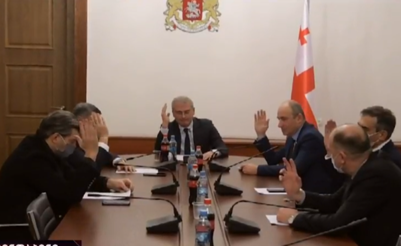 შეუჩერებენ თუ არა 52 ოპოზიციონერ დეპუტატის უფლებამოსილებას - საპროცედურო კომიტეტის სხდომა ჩაიშალა