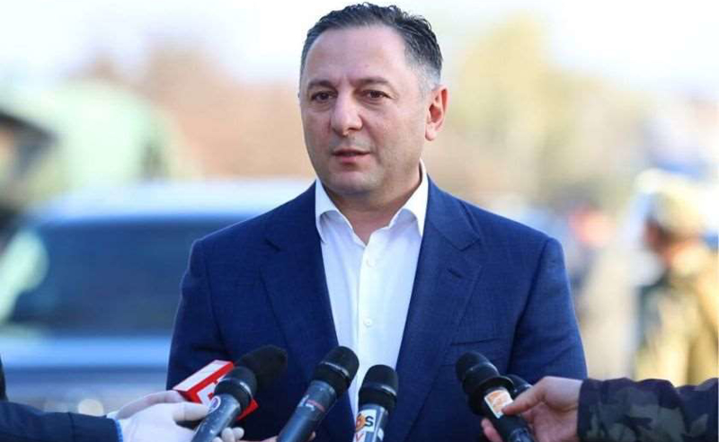 საპატრიარქო იმსჯელებს, ჩემი აზრი ბევრისთვის საინტერესო არ იქნება - გომელაური  პარლამენტთან აღმართულ  ჯვარზე