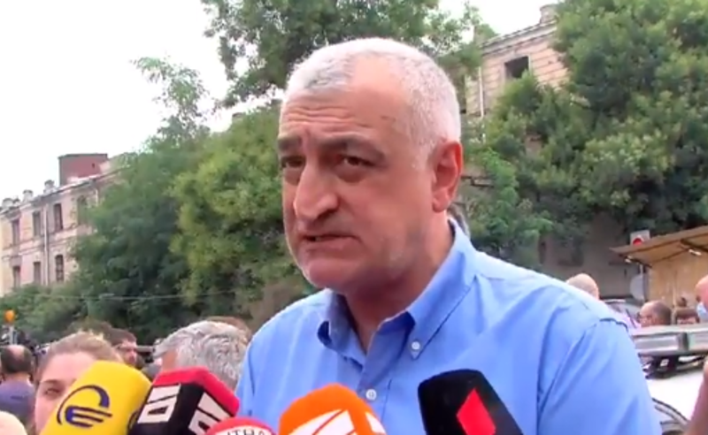 აქ ვდგავართ უახლოეს წუთებში გამოვიდნენ - მამუკა ხაზარაძე "ოცნებას" შეხვედრისკენ მოუწოდებს