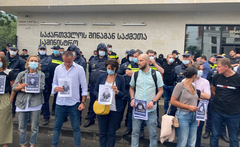 დაისაჯოს ყველა დამნაშავე - მედიის აქცია შინაგან საქმეთა სამინისტროსთან