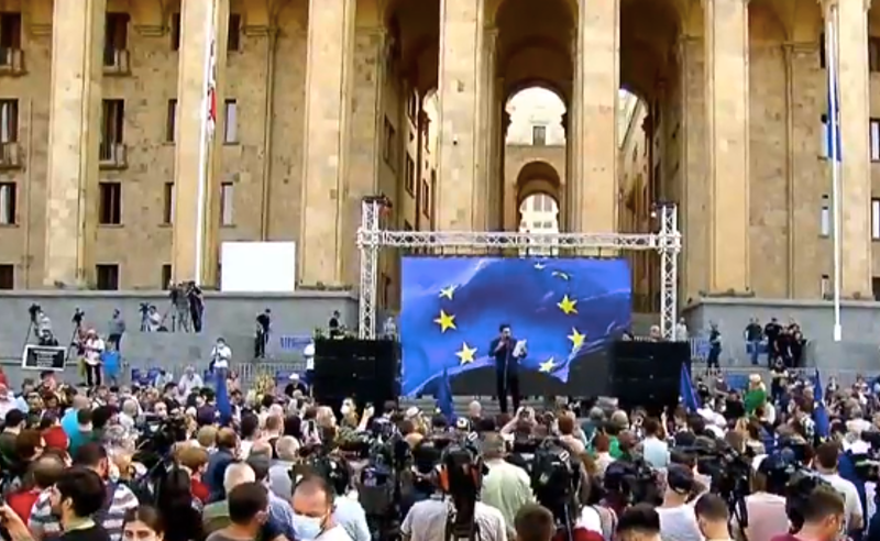 პარლამენტთან საპროტესტო აქცია მიმდინარეობს