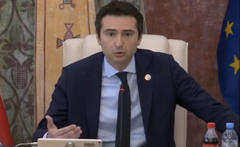 სესიაზე ვერ შემოვა ვერავინ, რომ დაუსვას პირდაპირ კითხვა გომელაურს, ამიტომ არიან დეპუტატები - კუჭავა