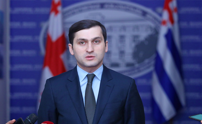 თუ კარგად მოიქცევით და ზრდილობას გამოიჩენთ, მთავრობის სხდომაზე დაგიშვებთ - რიჟვაძის ცინიკური პასუხი ჟურნალისტებს