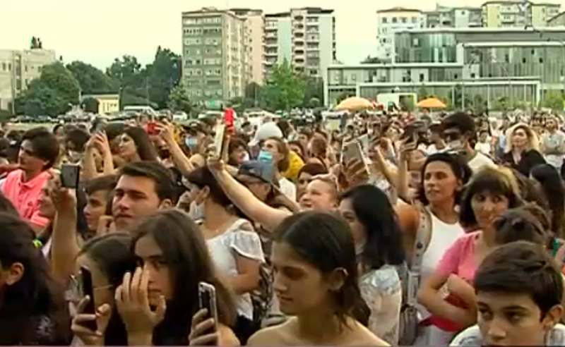 კონცერტი კოვიდრეგულაციების დარღევით - წინასაარჩევნო კამპანია ზუგდიდში