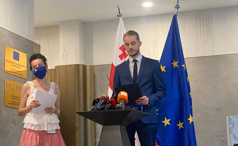 ხელისუფლების გადაწყვეტილებაა, არ მოითხოვონ დახმარება, რომელიც კოვიდთან ბრძოლას უნდა მოხმარებოდა - კრამპი
