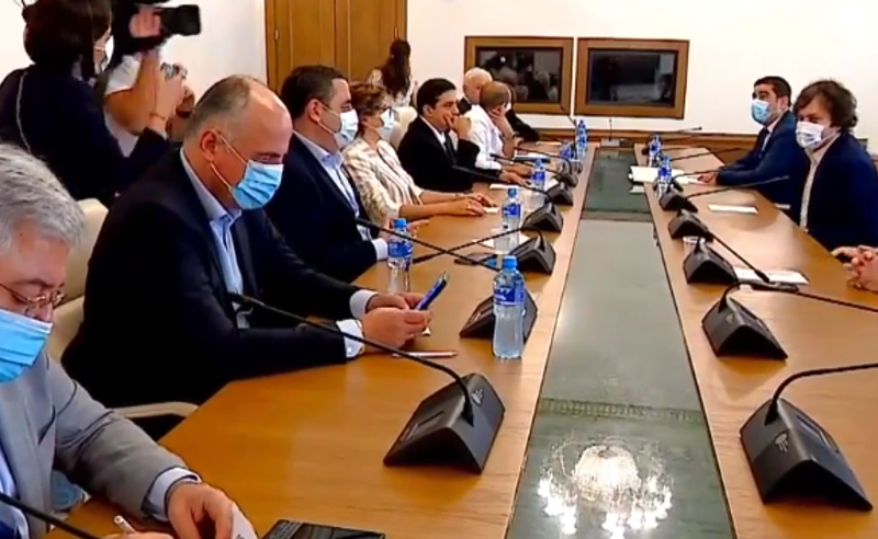 პარლამენტმა  საკონსტიტუციო ცვლილებების განხილვა დაიწყო