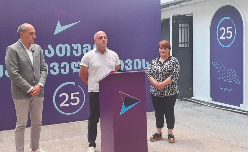 ხელისუფლების ზეწოლა გახარიას პარტიის წევრებზე - აკაკი ბეჟანიძეს სიცოცხლის მოსპობით ემუქრებიან