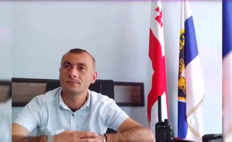 იარაღს დამაჭერინებდა ხელში და გაისვრიდა, ბავშვების თვალწინ მცემდა - პოლიციის უფროსის სავარაუდო მსხვერპლი ალაპარაკდა