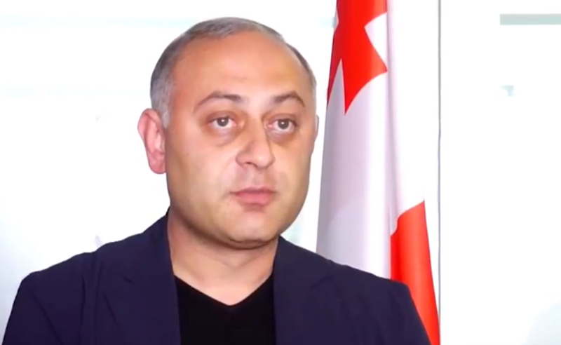 "ეწევით რამეს?" - შიდა ქართლის გუბერნატორი უარყოფს, რომ სიების გამო  სცემეს 