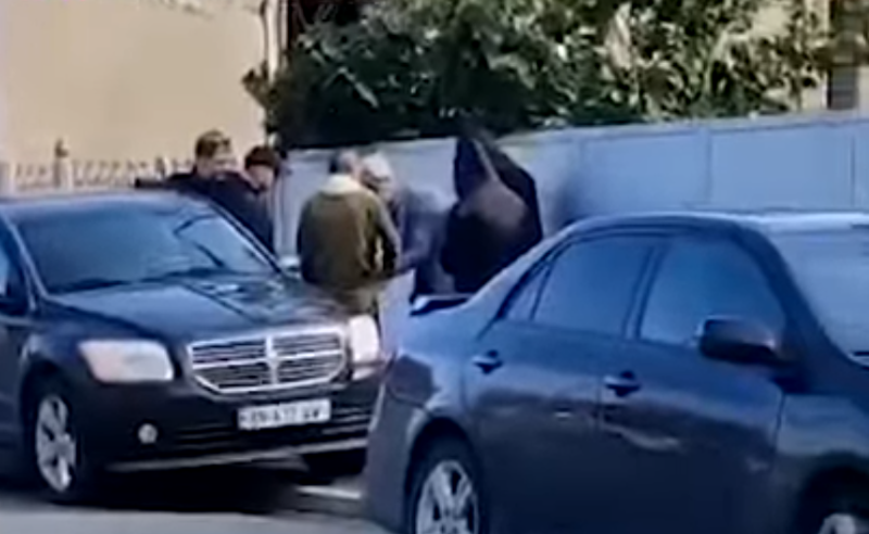 ფულის დარიგება საარჩევნო უბანზე - ვიდეო ქუთაისიდან