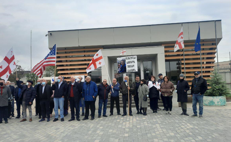 თავისუფლება მიხეილ სააკაშვილს - ექიმების აქცია რუსთავის ციხესთან