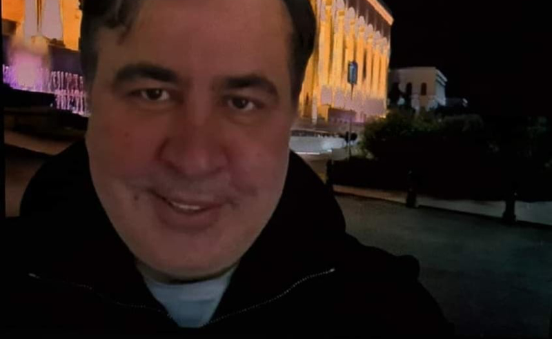 სააკაშვილი პარლამენტთან - სოციალურ ქსელში მესამე პრეზიდენტის კიდევ ერთი ფოტო ვრცელდება