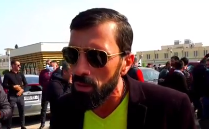 რა შენი საქმეა სად მივალ? - მოქალაქეებზე თავდასხმაში მხილებული  პირები რუსთავში, აქციაზე იმყოფებიან