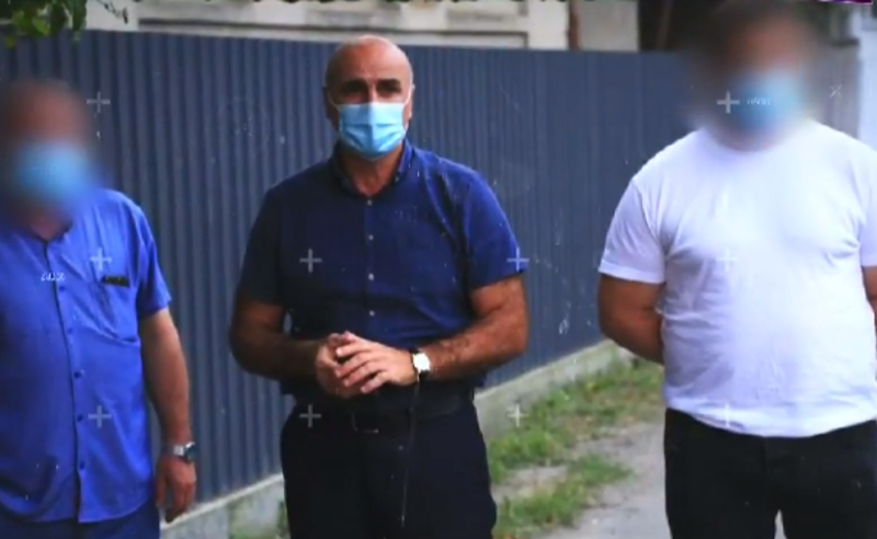 ძროხების ქურდობა და ბარით ნაცემი ადამიანები  - ქარელის "ჩლიქოსანი" მერის მორიგი სკანდალი  