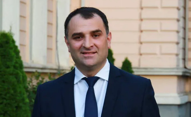 ხელისუფლების ორმაგი სტანდარტი - ვინ არის ენმ-ს ყოფილი მაღალჩინოსანი, ვიზეც "ოცნება" ფსონს დებს
