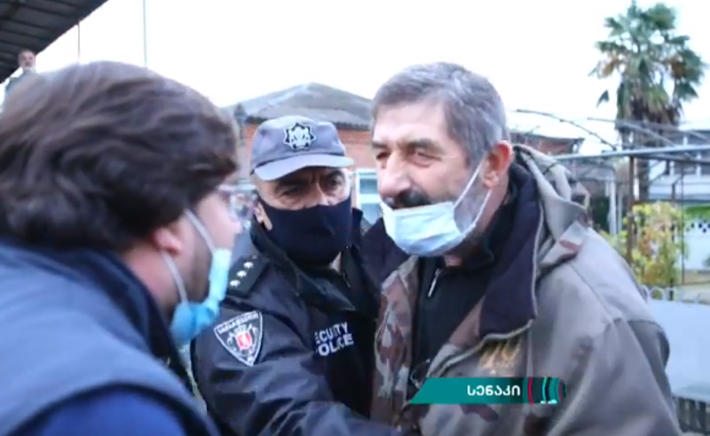 ხმაური სენაკში - საარჩევნო უბნებთან ამომრჩევლის ნების კონტროლი მიმდინარეობს