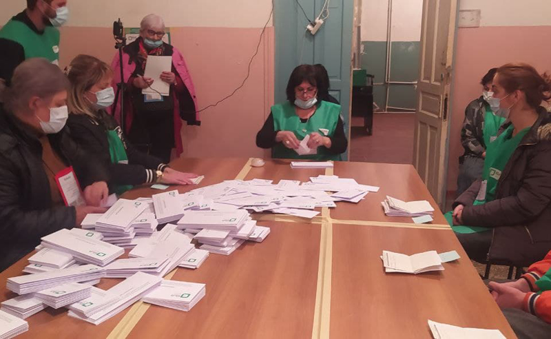 ადგილობრივი არჩევნები დასრულდა - საარჩევნო უბნებში ხმებს ითვლიან