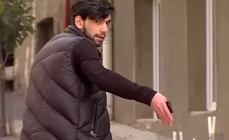 ე.წ. ჩუღურეთის საძმოს წევრმა "პირველების" ჟურნალისტს შეურაცხყოფა მიაყენა (ვიდეო)