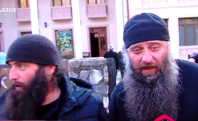 ჩოხოსნებს, ვინც კელიებიდან გამოგვყარა, პოლიცია პასუხს არ თხოვს - მამა ათინოგენე