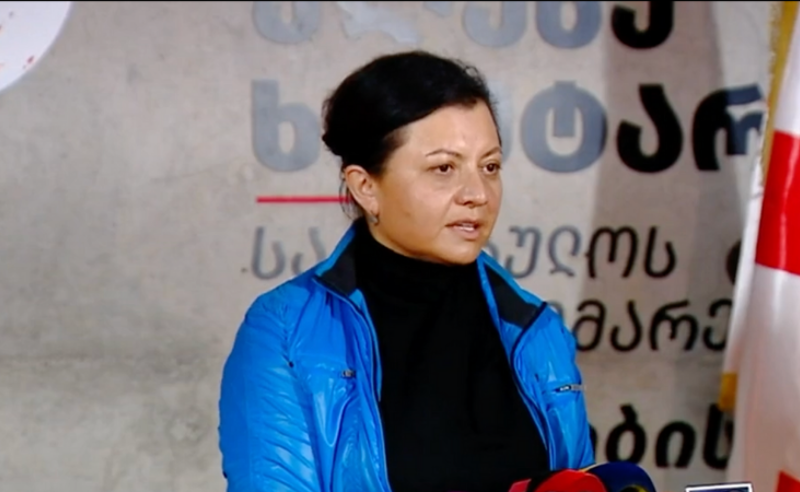  ჰაერში ატრიალებდნენ, გადაწყვეტილებას ვერ იღებდნენ, სად დაესვათ - ეკა ხერხეულიძე სააკაშვილზე