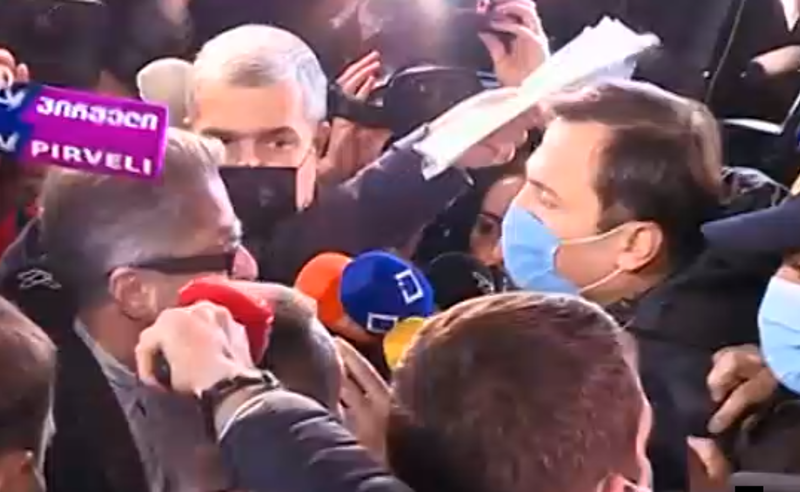 ნიკა გვარამია პოლიციამ გლდანის ციხის ტერიტორიიდან ძალის გამოყენებით გაიყვანა